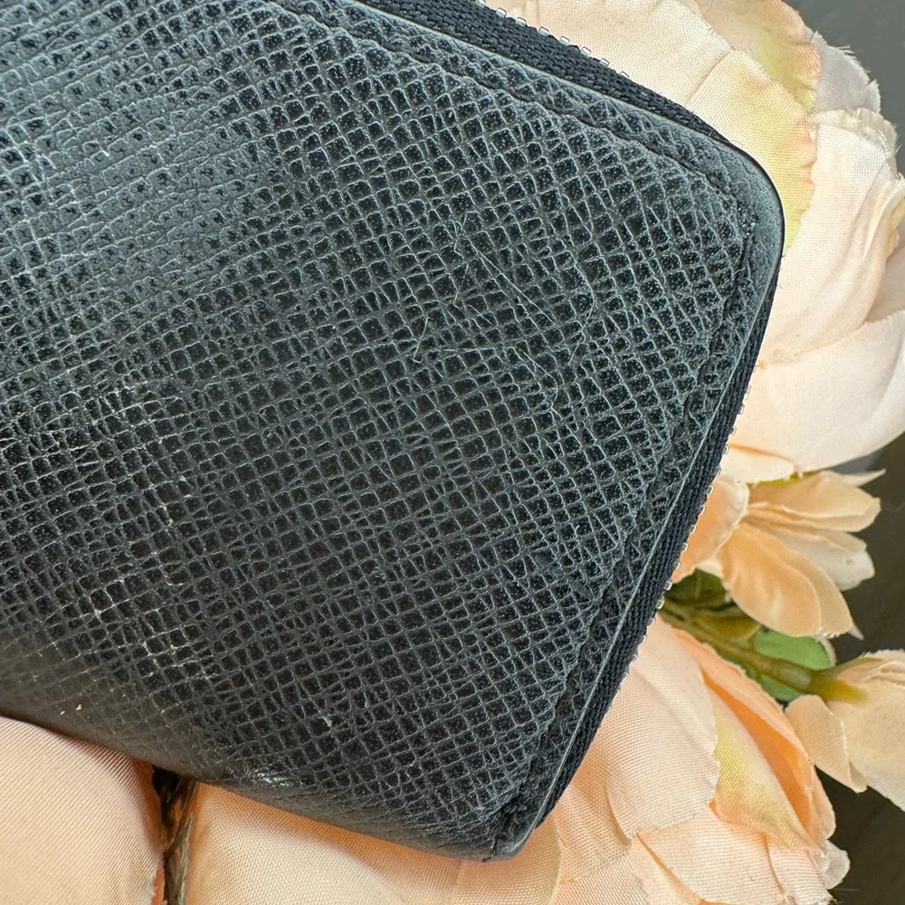 LOUIS VUITTON COMPACT WALLET W/COA